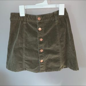 Army green button suede skirt